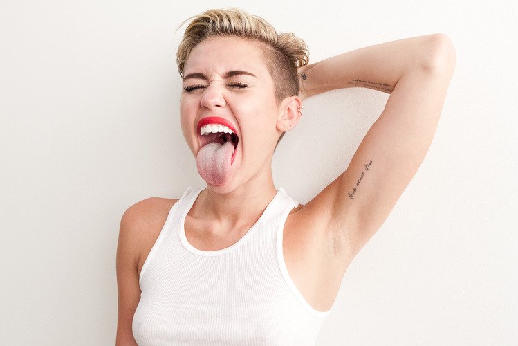 FtnessBestLife's tweet photo. Miley Cyrus – Through the Years - https://t.co/WnJs00SiQK https://t.co/V1B3uck065
