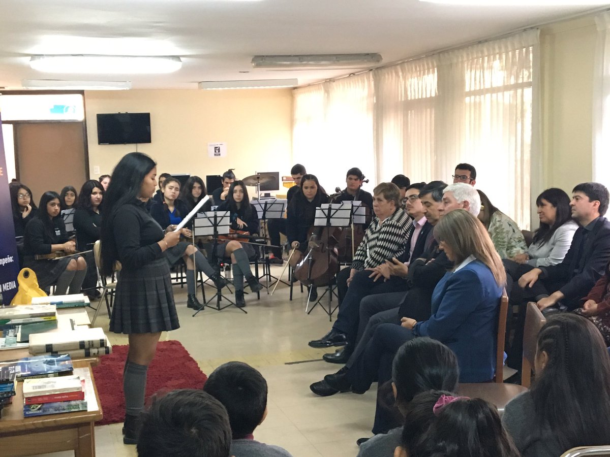 Educbiobio's tweet photo. Biblioteca del Colegio Los Alerces del Sector Temístocles Rojas de Concepción cuenta con 600 nuevos ejemplares 📘📗📕
Iniciativa impulsada por @Educbiobio y @EcoLibrosChile ♻️ 
A disfrutar la magia de la lectura y el conocimiento 🔎
@fdopena https://t.co/1XSPTUO69n