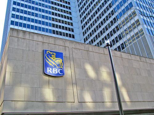 TheEnergyMix's tweet photo. Canadian organizer calls for bank strike against #fossilfuel investments https://t.co/7xiwh3rdsL @Price_J_Matt @TheTyee #BankingonClimate #Canada #investment https://t.co/oXwvqm3n6Z