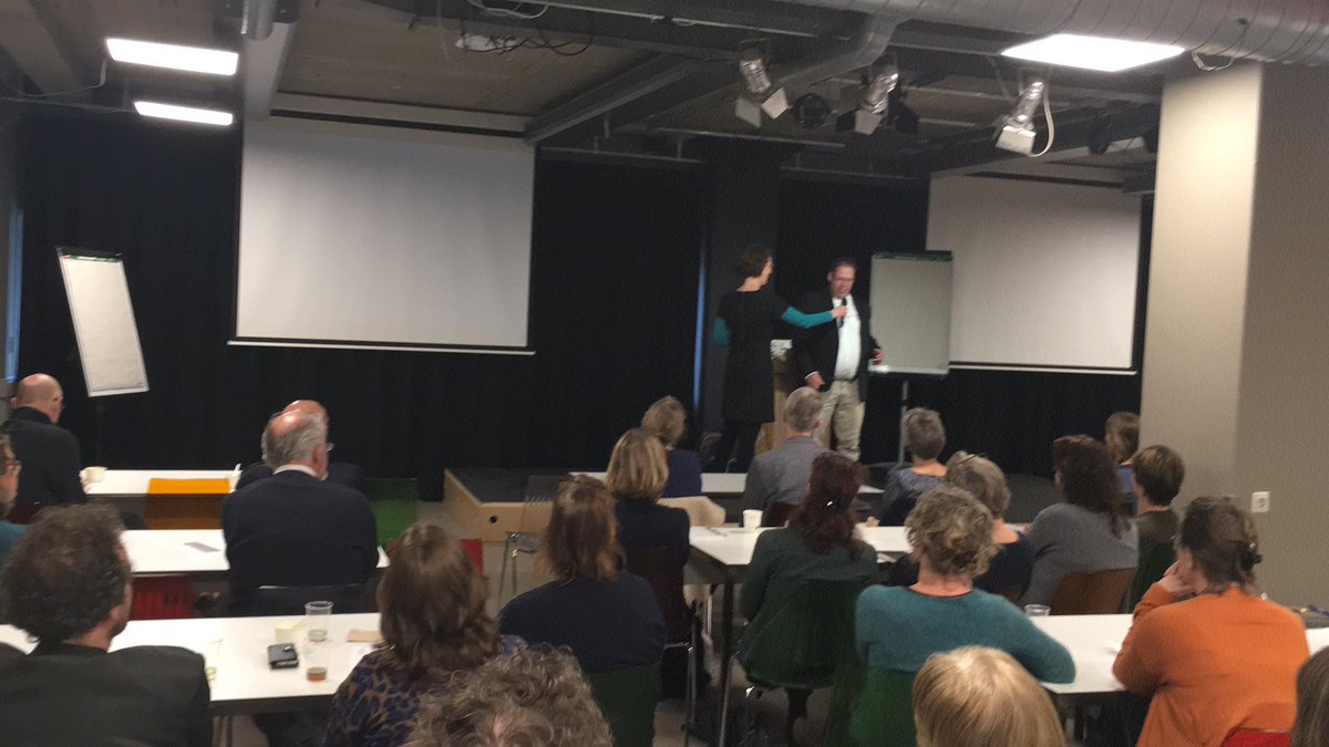 Marianneka's tweet photo. Waarom #begrijpelijk #schrijven voor iedereen? Dennis van #EdLoket van instelling #Amerpoort vertelt dat het nodig is om zelf dingen te kunnen regelen. Gezamenlijke bijeenkomst #kringUCK en #Tekstnet https://t.co/vL7mFe3krk