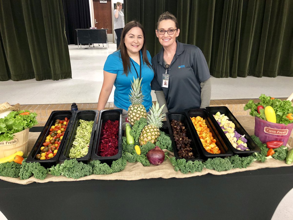 SantoJForteJH's tweet photo. The Farmers Market is at Forte today letting students try fresh fruits and vegetables. They have tomatoes, kiwi, prickly pear, dates, mandarinquats, and broccoli. Great opportunity for students to try new items. #fortepride https://t.co/LvM6Ewr3Dt