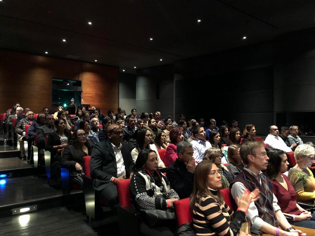 proecuadornoram's tweet photo. #EEUU | An event to promote Ecuadorian cinematography was held in Chicago as part of the 35th Latino Film Festival @ChiLatinoFilm. During the event the more than 100 attendees could taste Ecuadorian dishes and then watch the Ecuadorian film #LaMalaNoche by @Gabi_Calvache https://t.co/eckctCnono