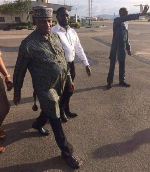 renoomokri's tweet image. Should I release a new #AmaechiTape to celebrate the humiliation of @ChibuikeAmaechi, the potbellied #LizardofUbima, by @GovWike #TheAmaechiSlayer, or should I spare the butterfly who thinks he is an eagle?

Retweet for new Amaechi Tape. Like to spare Amaechi. Comment your reason