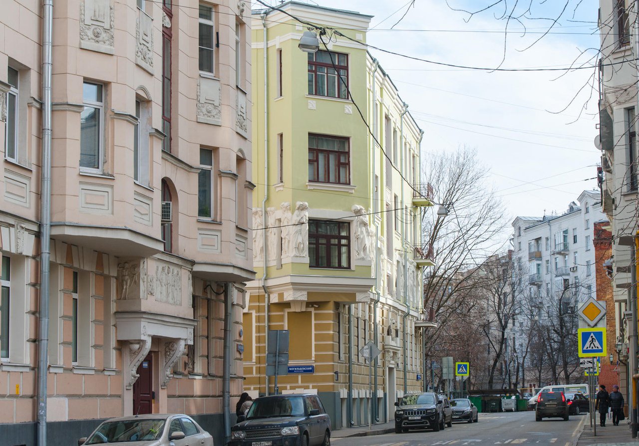 Плотников переулок в москве