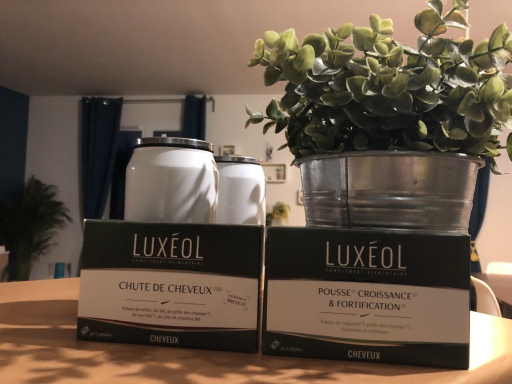 lescarnetsdevic's tweet photo. Il y a quelques semaines la marque Luxéol m'a offert 2 compléments alimentaires pour les cheveux afin de tester leurs produits. 
On dira des femmes qu'elles ne sont jamais satisfaites de leurs cheveux trop épaix, raide, cassants ... https://t.co/gcWgUr58dy https://t.co/tq8sF5LGJP