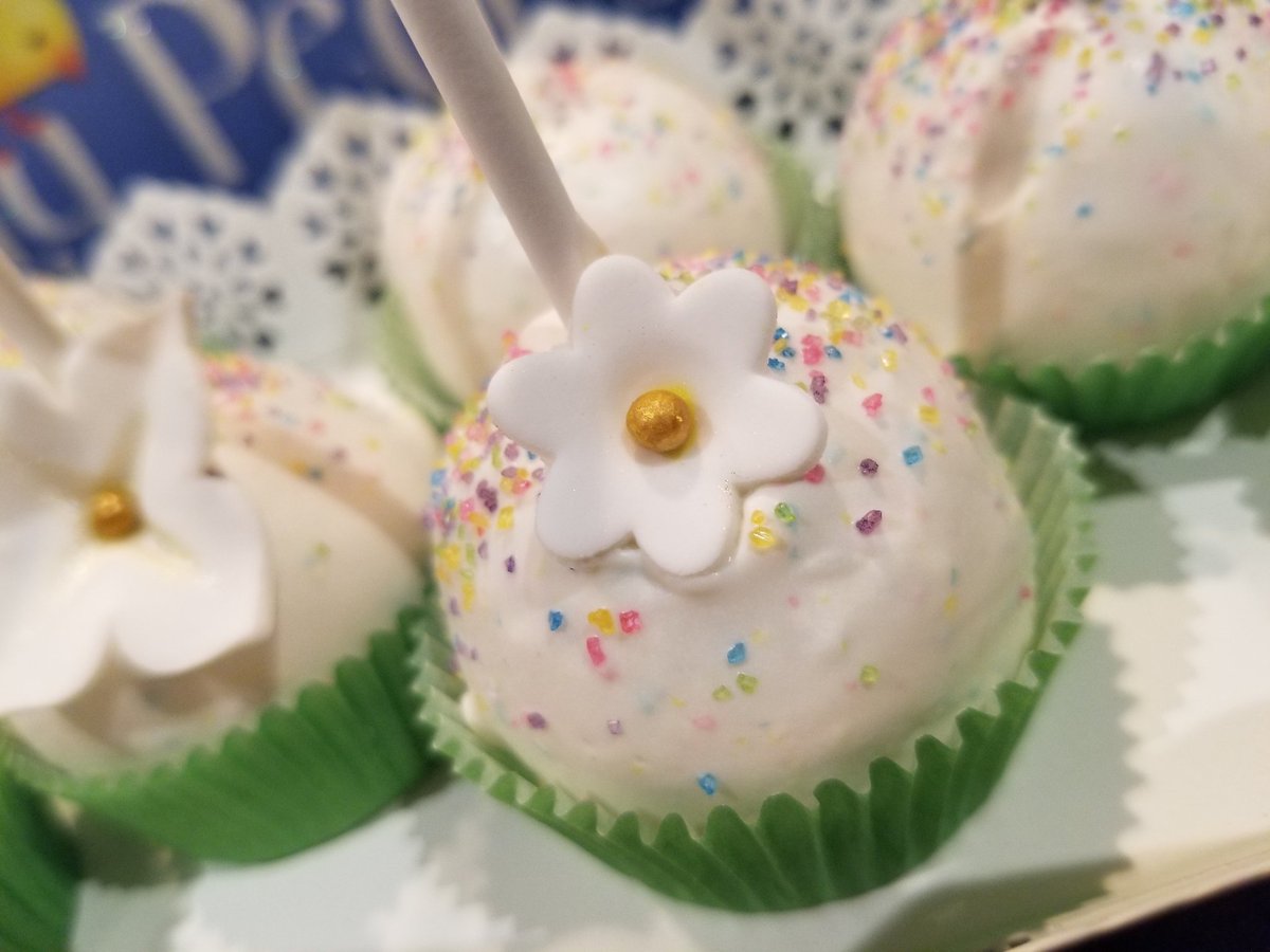 StardustVN89's tweet photo. #spring has sprung #Easter #eastercakepops #Vanilla #CandyMelts #sprinkels #stardustdelights #homemade #delights #fromscratch #sweets #treats #miamibaker #baker #desert #deserts #delicious #Twitch #Food #creativeminds #StardustVN89 #Twitchfollow #Follow #stream #Twitch2019 https://t.co/DUxXInclF7