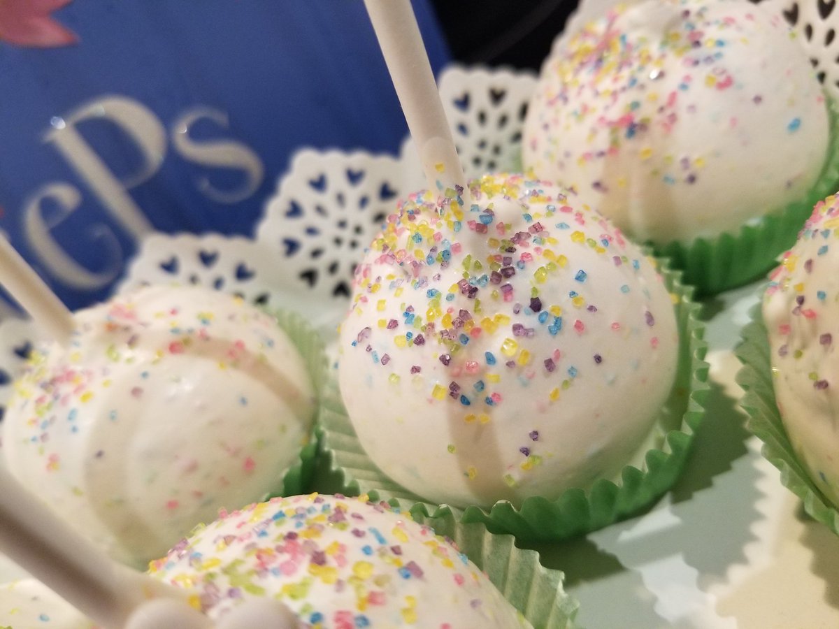 StardustVN89's tweet photo. #spring has sprung #Easter #eastercakepops #Vanilla #CandyMelts #sprinkels #stardustdelights #homemade #delights #fromscratch #sweets #treats #miamibaker #baker #desert #deserts #delicious #Twitch #Food #creativeminds #StardustVN89 #Twitchfollow #Follow #stream #Twitch2019 https://t.co/DUxXInclF7
