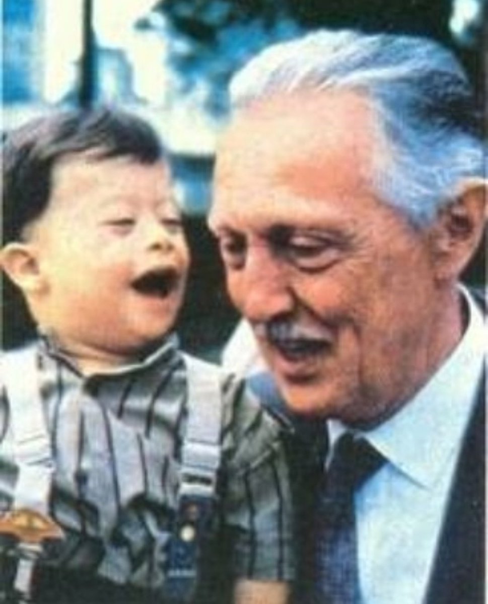 BuenaDataOK's tweet photo. Hoy se cumplen 25 años del fallecimiento de Jérôme Lejeune, padre de la genética moderna.

“Aceptar que después de la concepción un nuevo ser humano ha comenzado a existir, no es ya cuestión de gusto o de opinión, sino una evidencia experimental" https://t.co/5u7JWqnY1C