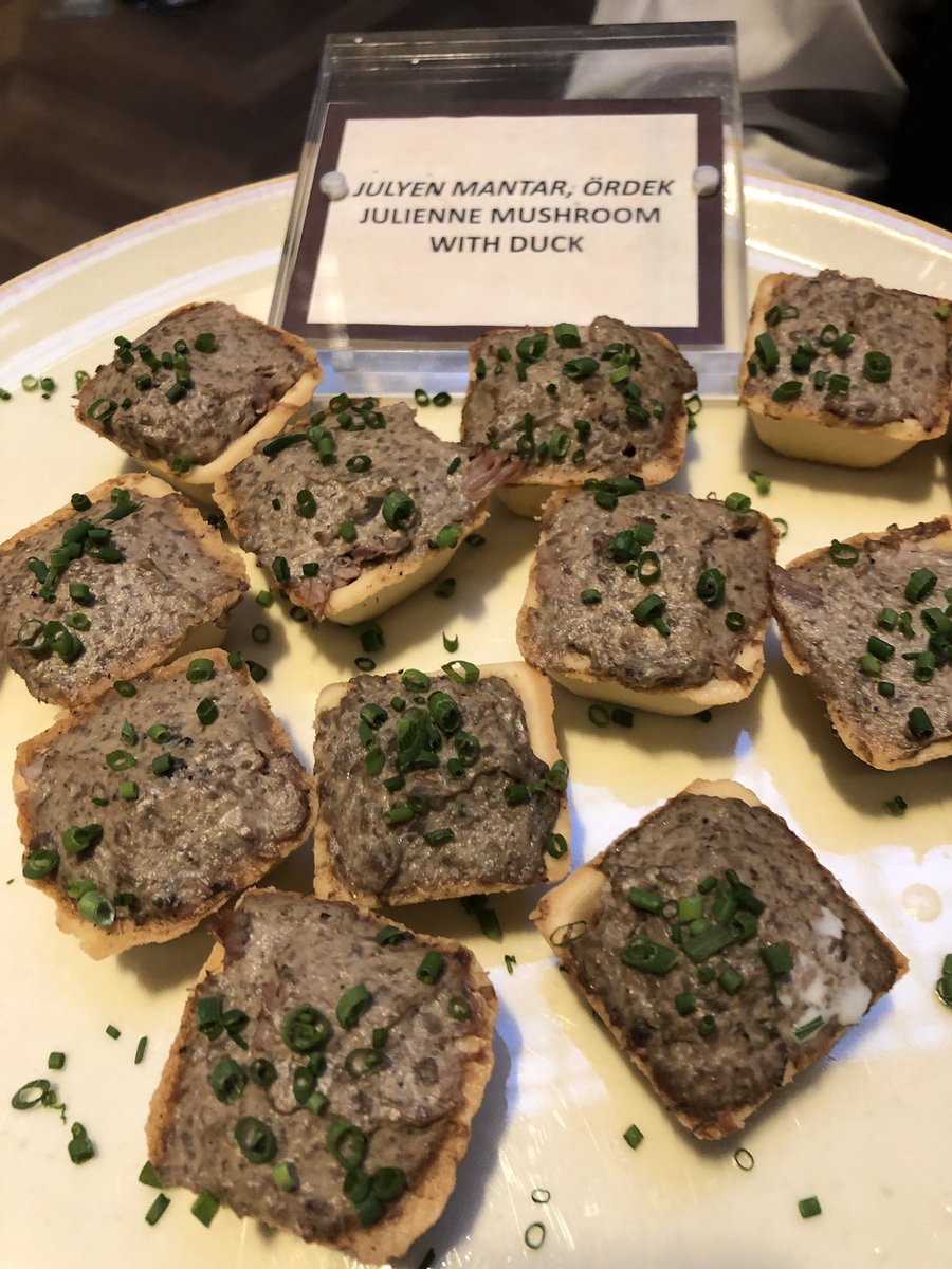 🇹🇷🇺🇦 Dost ülke Ukrayna'nın Türkiye Büyükelçisi Ekselansları <a href="/andrii_sybiha/">Andrii Sybiha 🇺🇦</a> davetiyle <a href="/AnkaraHiltonSA/">Ankara HiltonSA</a> ev sahipliğinde Ukrayna'nın lezzetlerini tadıyoruz. 

Sayın Büyükelçiye bu nazik daveti için çok teşekkür ederim.