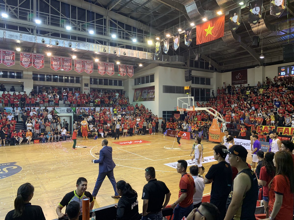 MrPureBusiness's tweet photo. Saigon Heat ๐ฅ won their 1st Playoff game in franchise history. The City ๐ป๐ณ was so excited to celebrate, they fired the confetti cannons before the clock expired. Fans had to assist the CIS Arena staff in cleaning the floor before the win became official. #ABL9
#RiseTo9reatness https://t.co/rG4JZWMwkZ