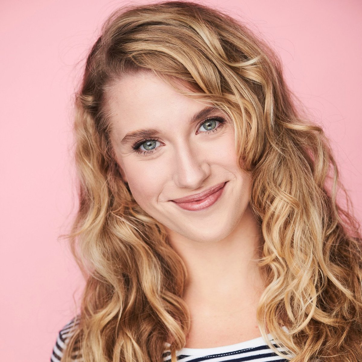 InStudioHCLA's tweet photo. 🌟 🌽 🥘 Emerging from the cornfields of Wisconsin and raised by a single mother who immigrated from Poland, Emily Gardt grew up with the phrase ‘per aspera ad astra,’ which means ‘through hardships to the stars' #L7showcase #L7Acting #BFAActing #actorslife #classof2019 https://t.co/YZaOUvPyut