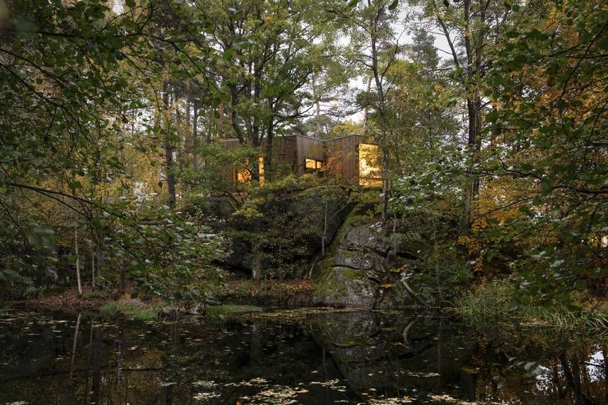 DrKurtBeil's tweet photo. Norwegian hospitals add woodland cabins &amp; forest-play for healing.  Recover surrounded by trees &amp; water, not sterile white walls &amp; bad lighting.  Part of the Healing Power of Nature.  Good for prevention too #biophilia #naturecure #greentime #optoutside https://t.co/BEVDMfDkwH https://t.co/BBoU6d1eHh