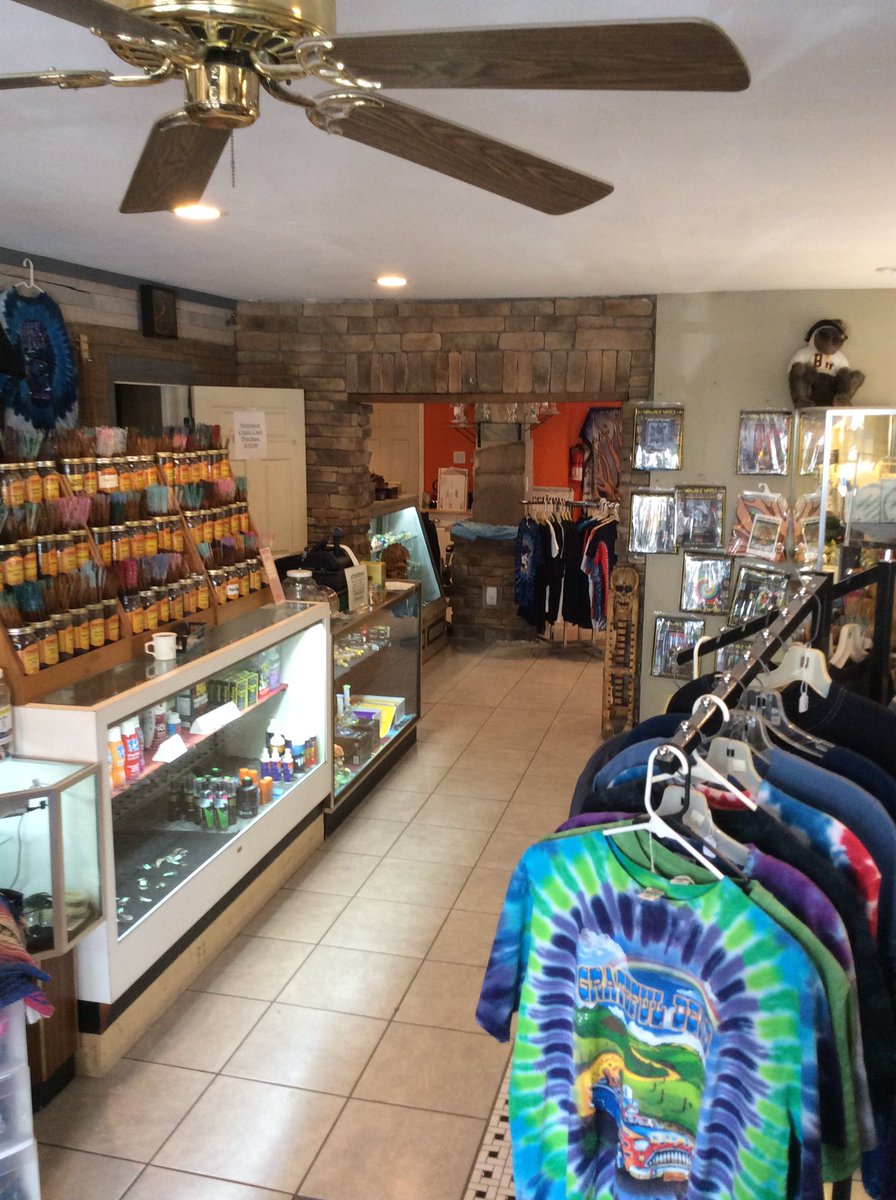 HeadShopCats's tweet photo. Introducing on Twitter our new shop! We moved to 120 East Main Street between Hess’ Tavern and WHLM. New location, management, staff, and products! Don’t worry though, we still have the same cats. Come down and visit! https://t.co/1egbWfpIp4
