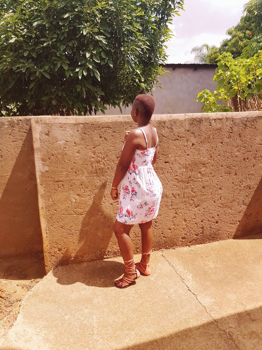 MontanaMontanas's tweet photo. #DJSbuChallenge my name is Montana from Limpopo,in Giyani .
Iam here representing short girls with short hair in Africa.
😏😏 https://t.co/2EjRyRmtDt