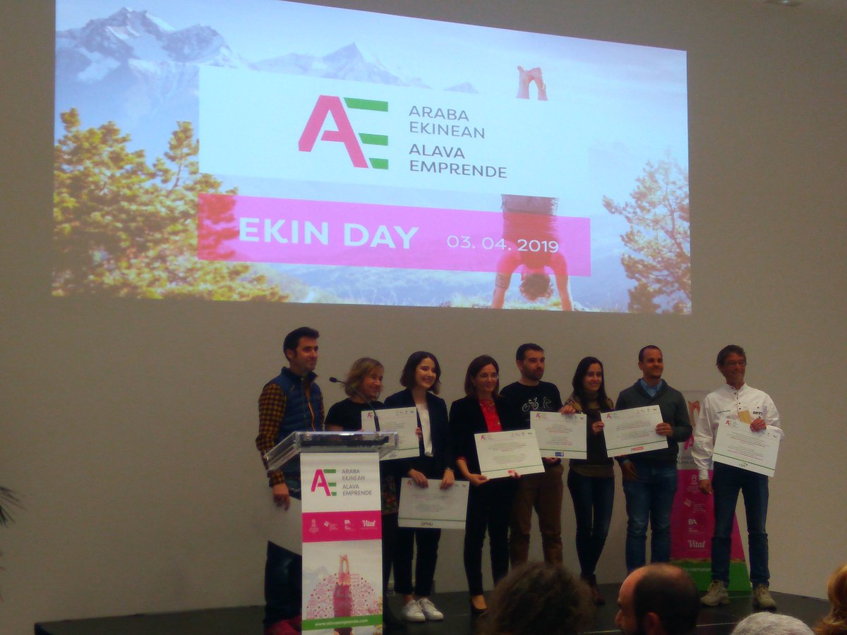 AlavaSecot's tweet photo. Ha llegado el momento estelar de la jornada. El reparto de premios a los mejores proyectos, en #ekinday19 https://t.co/MnX28ZDKMj