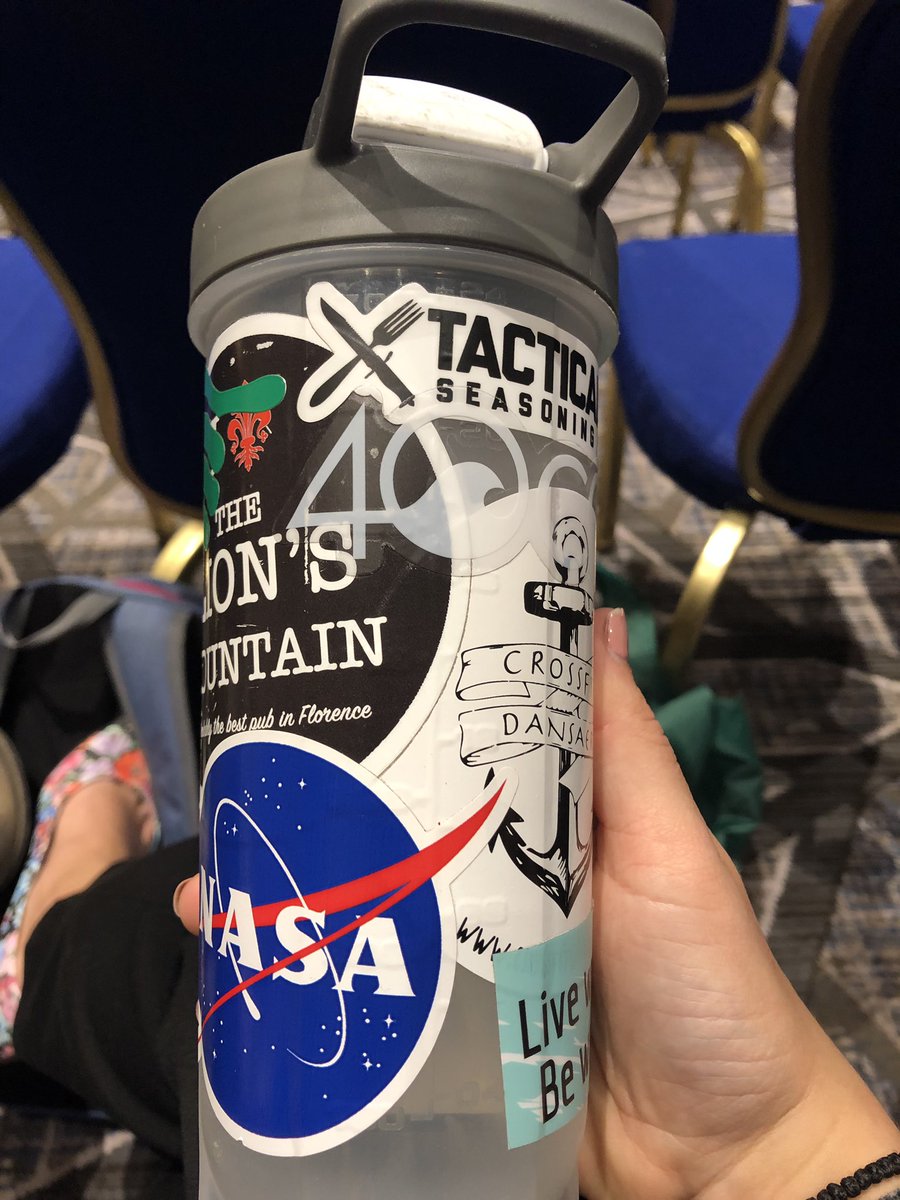 liz_moore22's tweet photo. Showing off my #ecotainer at the #aag conference for @AlexLeader9’s #earthmonth #sustainability challenge #anth280 https://t.co/Z5f1RZ2nCR