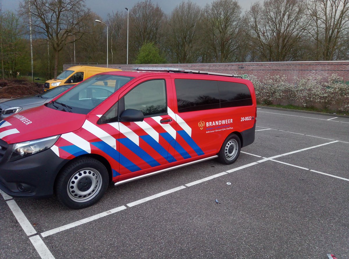 CasperStuart's tweet image. Een van de 2 nieuwe piket voertuigen, vandaag in dienst gesteld met zonnepaneel op het dak #AGS, #mooispul