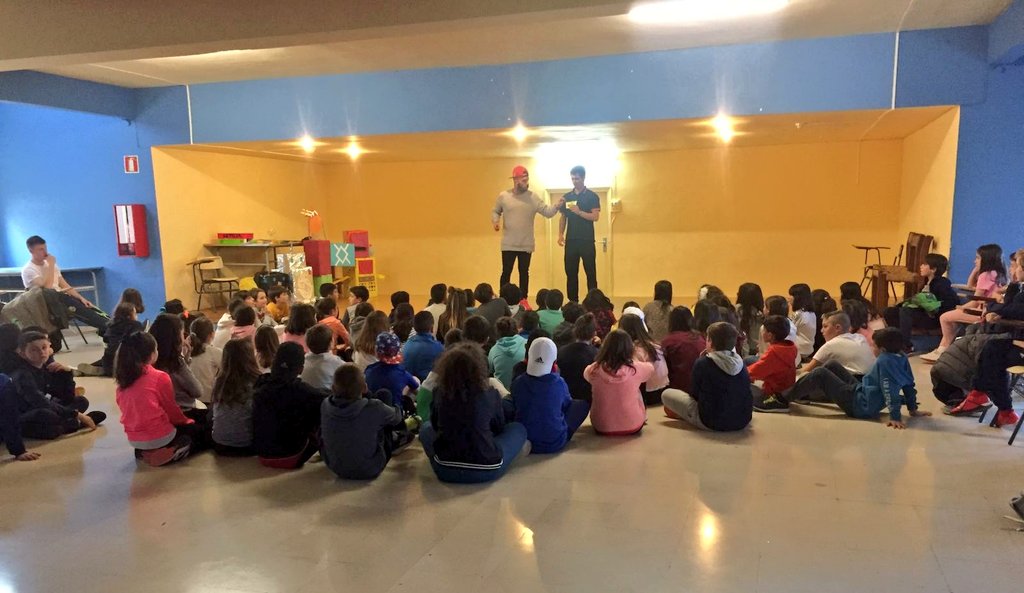 VedrunaPamplona's tweet photo. Nuestros alumnos de 5º Ed. Primaria siguen disfrutando en la #EnglishWeek con juegos, piscina, clases y mucho más. https://t.co/LRz18wJi8y