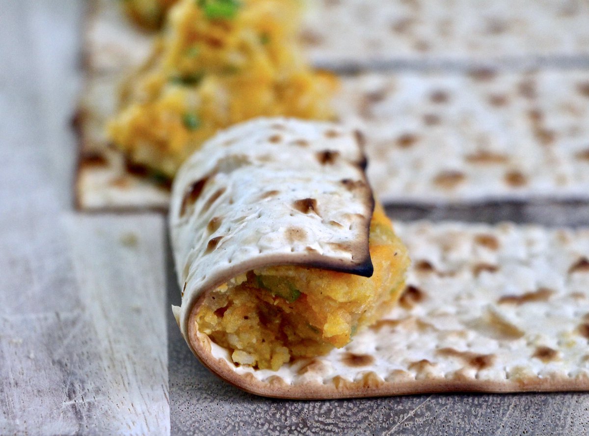 afoodablog's tweet photo. Let you #matzah #rocknroll! #matzo #eggrolls this #Passover #pesach https://t.co/PUeEgL1nHI #Jewish #holiday #food #recipes #foodblog #foodblogger #foodie #Foodiechats #afooda #פסח #מתכונים #פסחשמח https://t.co/u2VkdtR90l