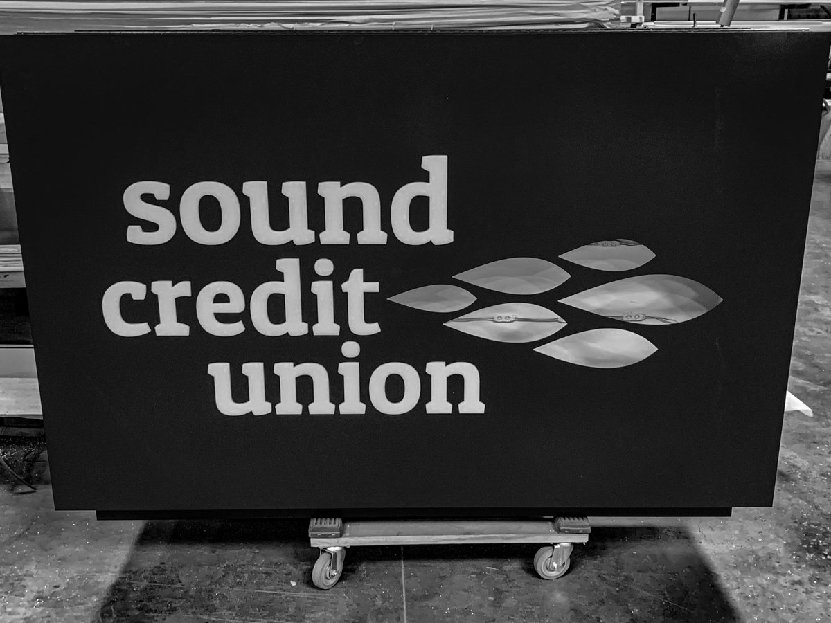 Look at the new signage for Sound Credit Union!!! #SoundCreditUnion #rebranding #customsignage #signage #sign #design #oneofkinddesign #vinyl #fabrication #cabinetsignage #welding #illuminatedsigned #installation #installers #signinstaller #signfabricator #berrysign