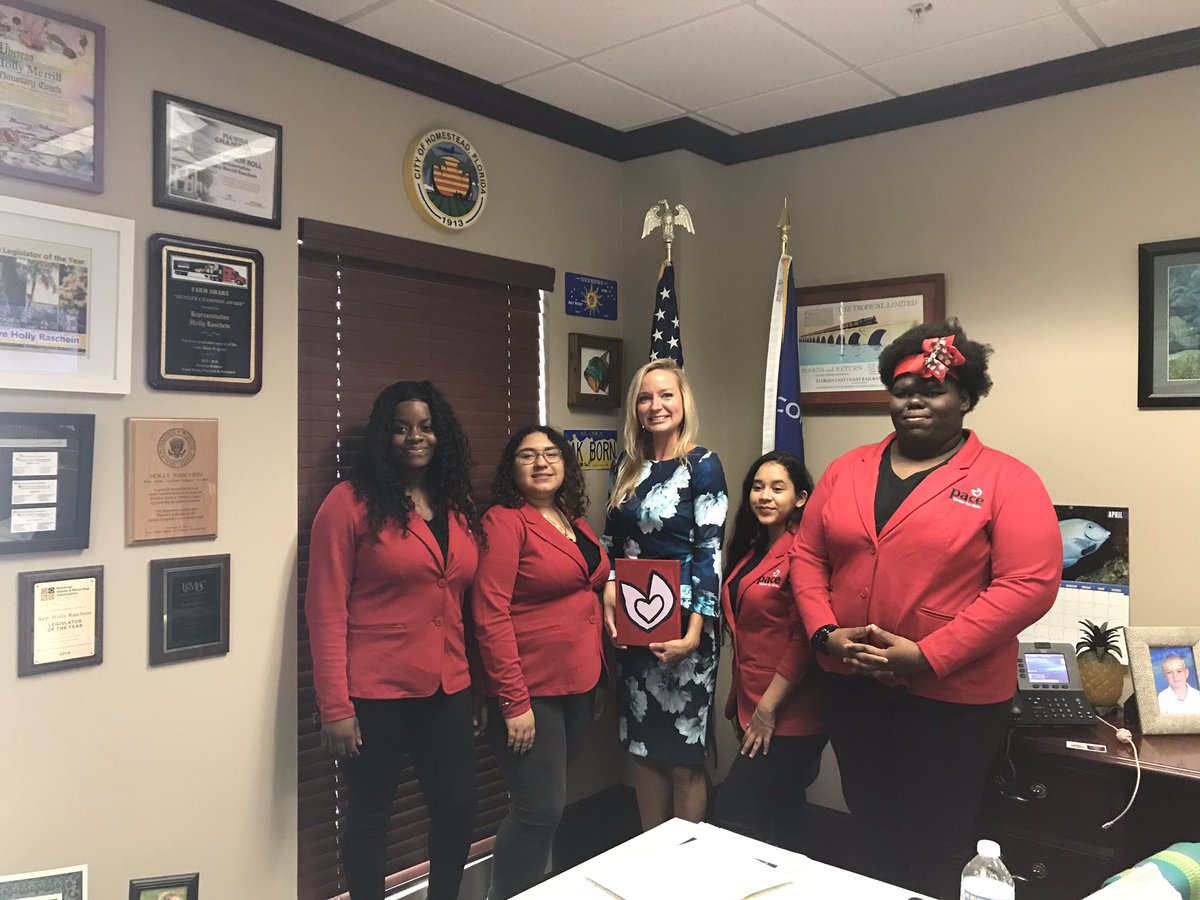 PaceMiami's tweet photo. Thank you @HollyRaschein for speaking with our @PaceMiami girls! Your support is changing our community! #Paceday2019 #findingthegreatineverygirl https://t.co/Ept9brLRr3