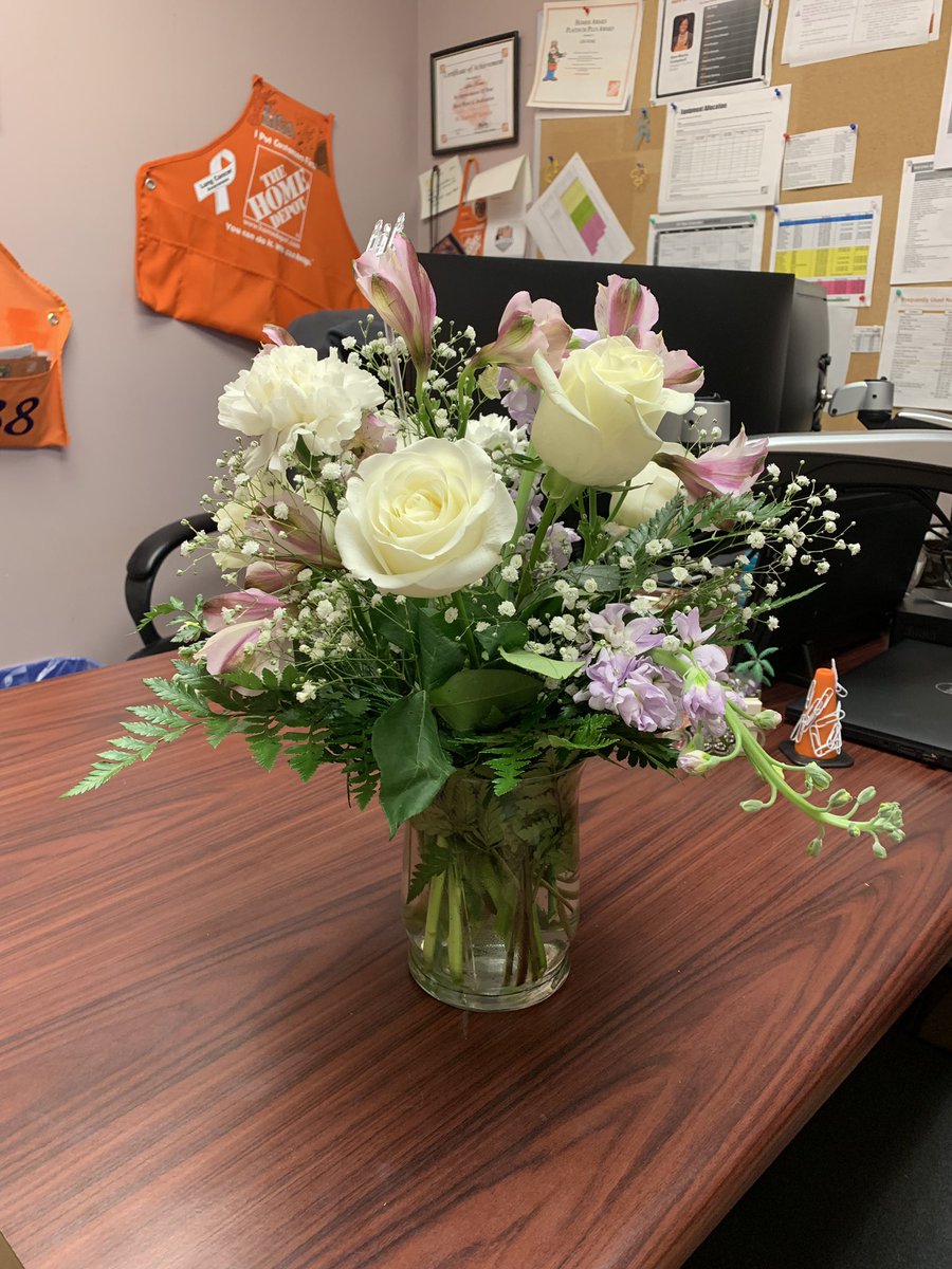 So touched! My new TOM Jermey Botkin sent me flowers as a thank you for all of the support! I am so blessed to be part of this team! My day is made 😃