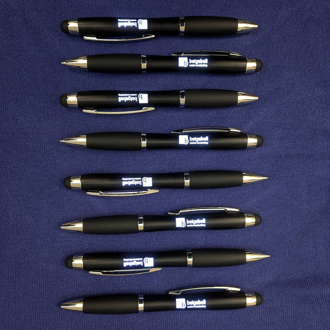 beigebell's tweet image. How boring are plain old pens?! 😴 Brighten up your workplace with the iGlow pens supplied by us! 🖊️📋🗃️ A simple click and your brand could be illuminated! 💫✨ #beigebell #creativemerchandise #lightuppen #glowing #illuminated #bedifferent #yourbrandyourway