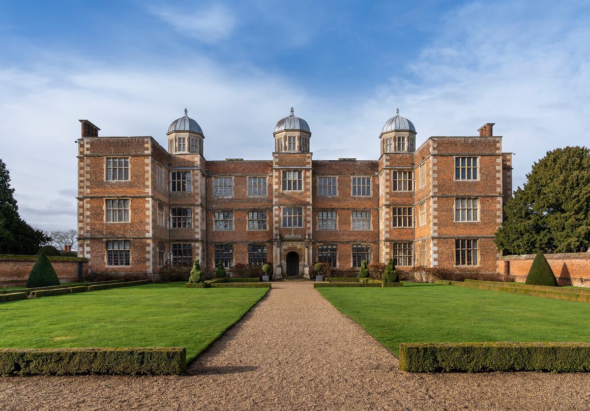 DoddingtonHall's tweet photo. We’ll be opening the door to #DoddingtonHall this Sunday 7 April for the start of our 2019 open season! Advance tickets are on sale now >https://t.co/VpohWOtweZ #Lincoln #LoveLincoln #LincsConnect https://t.co/k7PRih0fFg