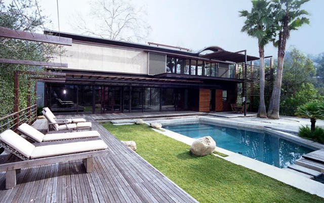 PageSongLyrics's tweet photo. Most Stunning Celebrity Houses - https://t.co/MNlzUvic45 https://t.co/SCjXXTTIr7