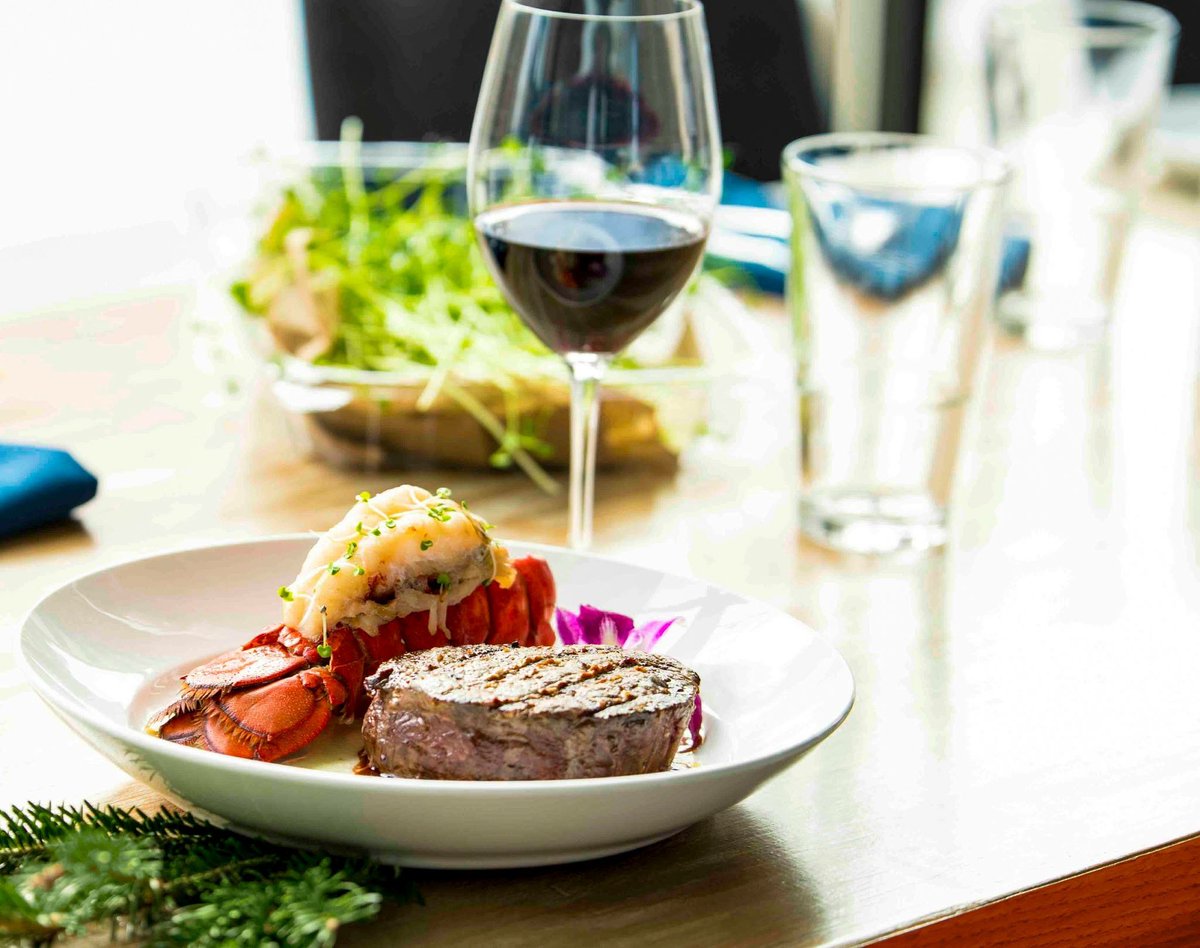 saltonmass's tweet photo. Discover an #OceantoTable experience. Enjoy the freshest seafood and finest steaks paired with great cocktails and wine. Think of us for your next night out.

 @massaveindy @yelpindy @visitindy @eathereindy @nba #indyfoodblog #indyrestaurants #seafoodrestaurant #eathere https://t.co/MGVB6lC31u