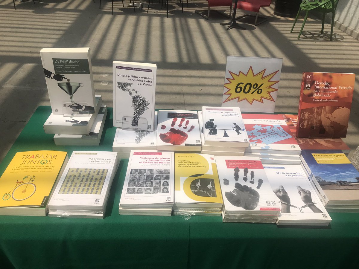 LibrosCIDE's tweet photo. ¿De qué te estás perdiendo? Todos estos libros con descuentos increíbles. En buen estado, pero ya no los aceptan en librerías. ¡Corre la voz! @LibrosCIDE en el @CIDE_MX https://t.co/sHja9rSxWj