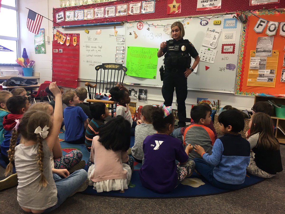 rocketkinders's tweet photo. Thank you @LenexaPolice for Officer Larson’s great safety lessons!!! https://t.co/pqcwxkd6G9