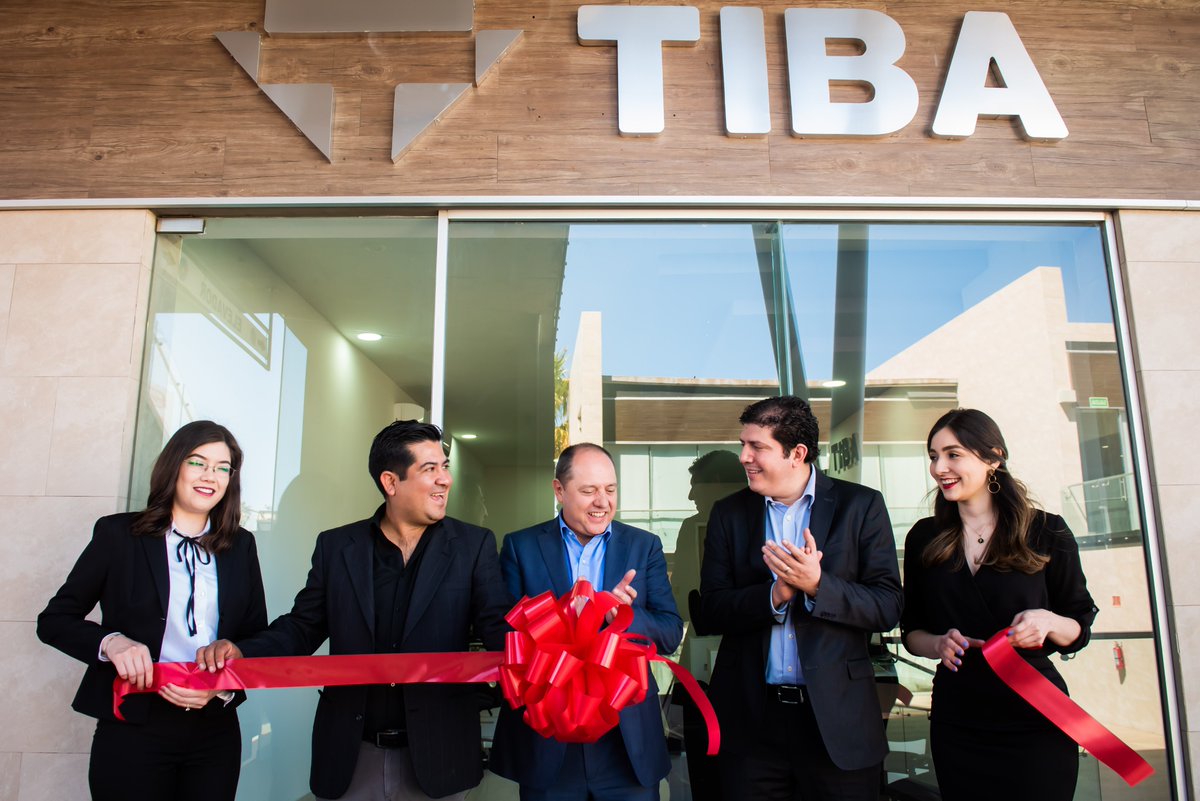TIBAmx's tweet photo. En TIBA Hermosillo estamos de estreno con nuestras nuevas oficinas.

A la inauguración asistió Víctor Benavidez, Juan Ruano y Ramón Rodríguez.

Gracias a la cercanía con Estados Unidos, Hermosillo representa una enorme oportunidad comercial: 
https://t.co/YgX5huhzZf https://t.co/YrmDXPhUCF