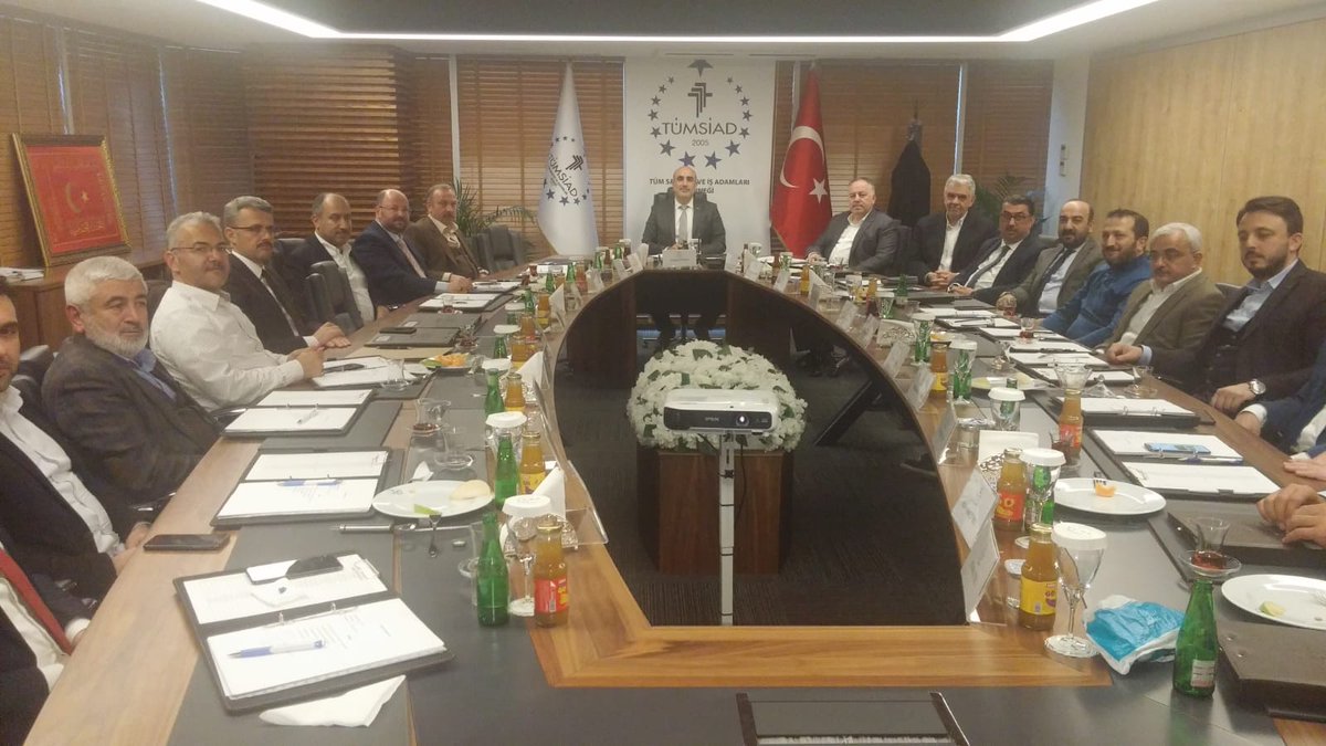 Yönetim Kurulu Toplantımızda Grup Sorumlularımızla sahayı, seçim sonrası ekonomik durumu, Azerbaycan Fuarımızı ve 10. Genel İstişare Kurulu'muzu değerlendirdik.