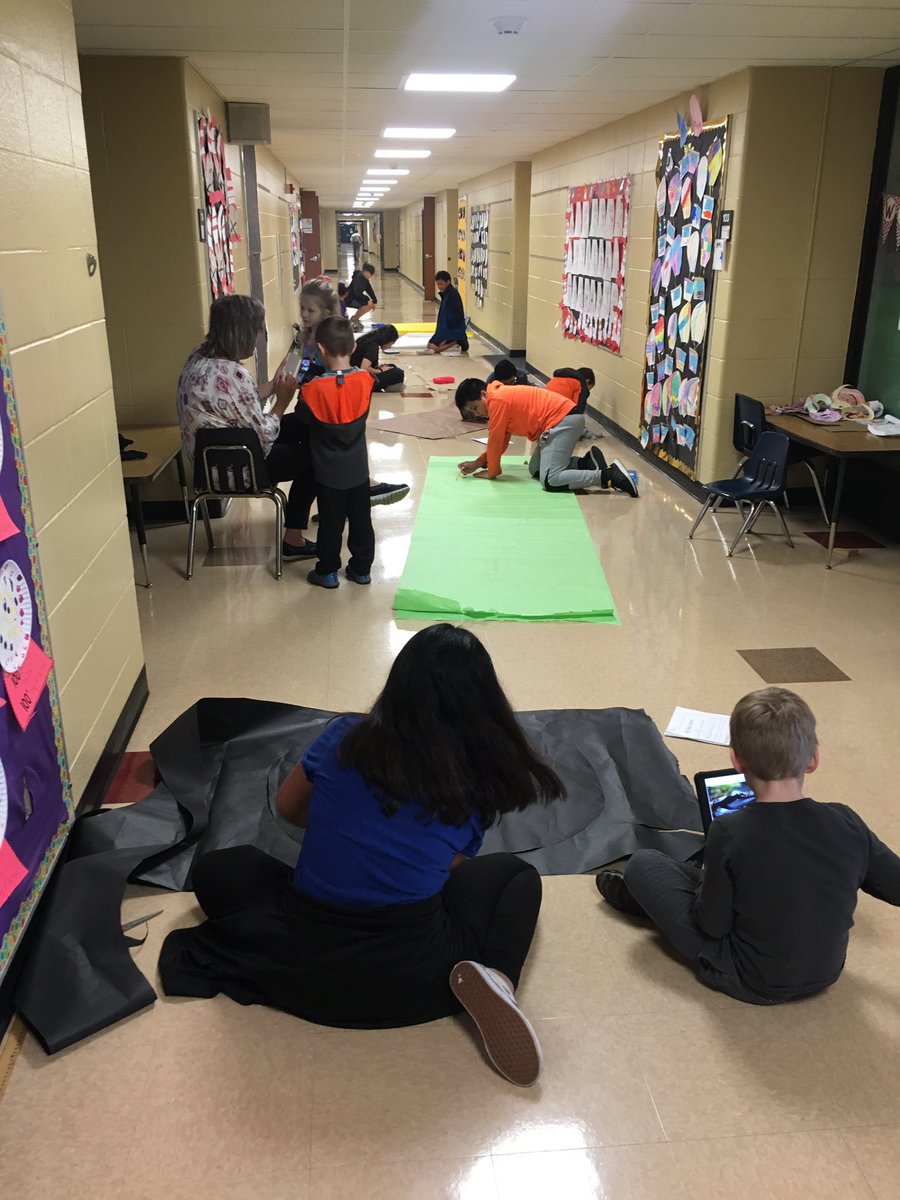 rocketkinders's tweet photo. Researching grassland animals and creating life-size animals with our 6th grade buddies! (Or baby animals)! #grasslandanimalsarebig #rockets512 https://t.co/QtfmTxvZdS
