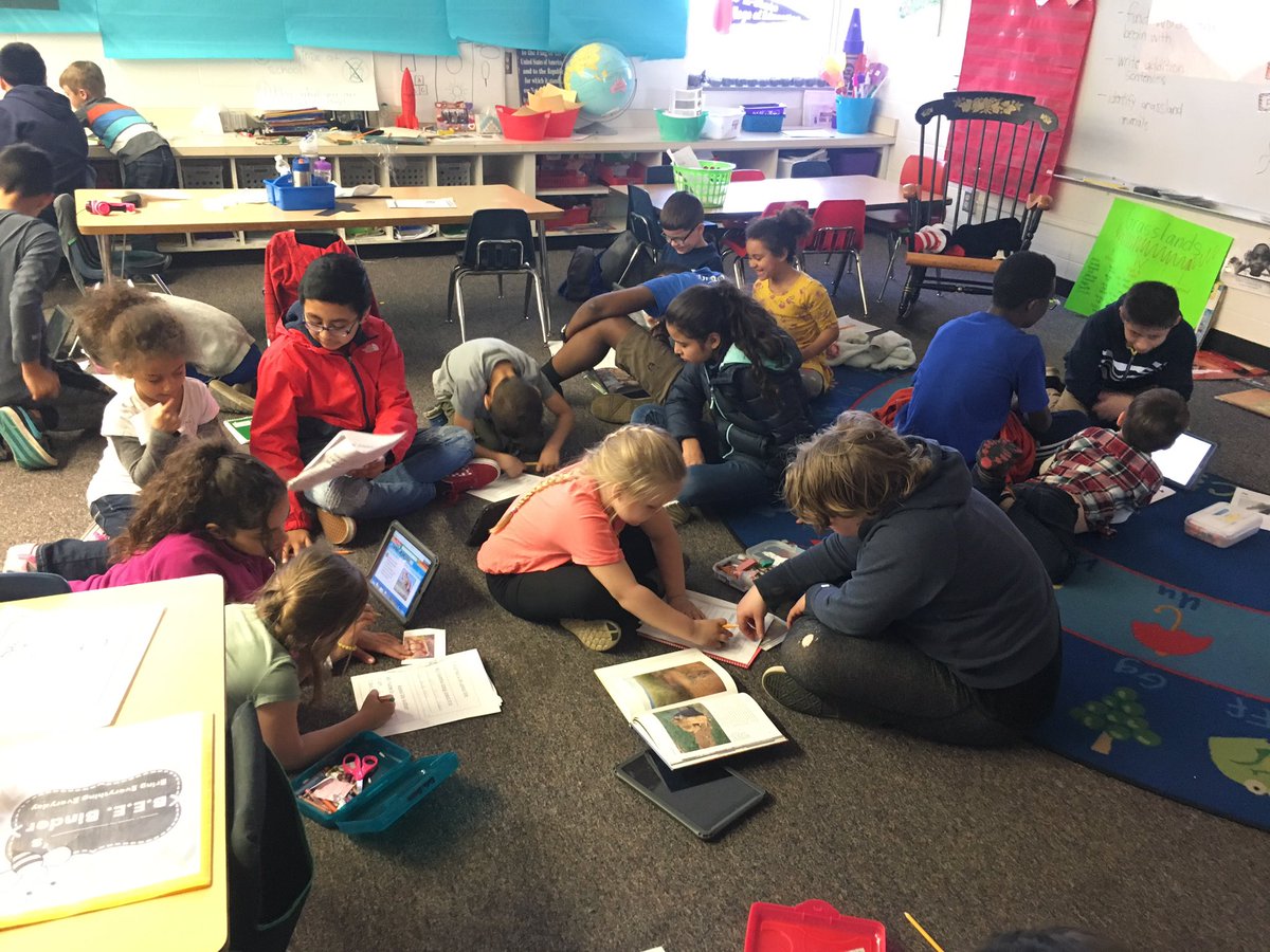 rocketkinders's tweet photo. Researching grassland animals and creating life-size animals with our 6th grade buddies! (Or baby animals)! #grasslandanimalsarebig #rockets512 https://t.co/QtfmTxvZdS