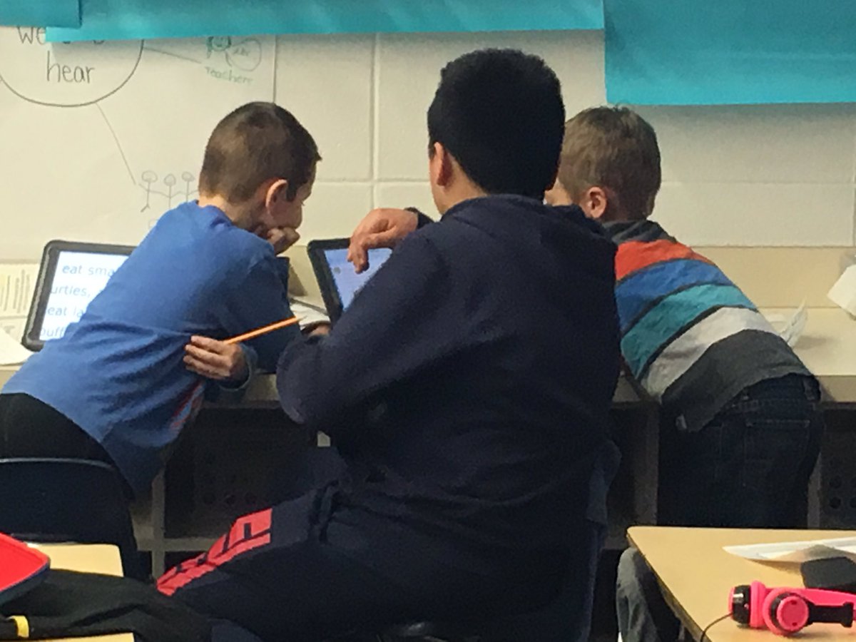 rocketkinders's tweet photo. Researching grassland animals and creating life-size animals with our 6th grade buddies! (Or baby animals)! #grasslandanimalsarebig #rockets512 https://t.co/QtfmTxvZdS