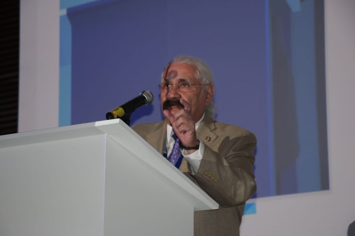 Lo que enferma no es lo que mata en México. <a href="/DrRafaelLozano/">Rafael Lozano</a>  
En la Conferencia Magistral - Avances y desafíos de la carga de la enfermedad en México 1990 – 2017-
#DHFM 
dhfm.mx