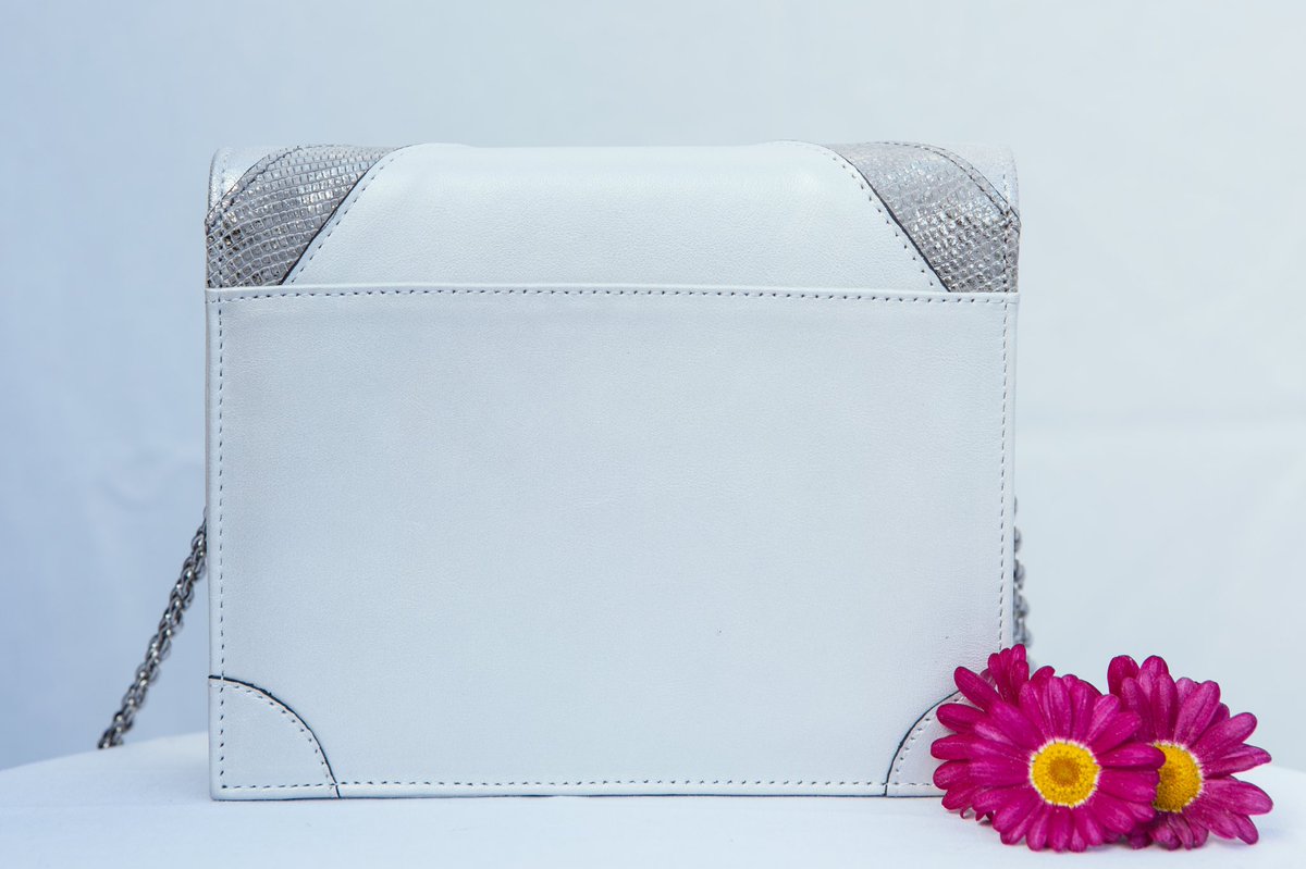 EmmaDucci's tweet photo. “Plume” bag
Silver snow
New Collection
#EMMADUCCI #creatingandcaring #newcollection #plumebag #silversnow #bag #leather #fashion #sac #cuir #creatricefrancaise #frenchdesigner #luxury #luxe #leatherbag
#handmade
#luxurybag #frenchriviera #monaco #picoftheday #twitter https://t.co/yYPbgzI2Th
