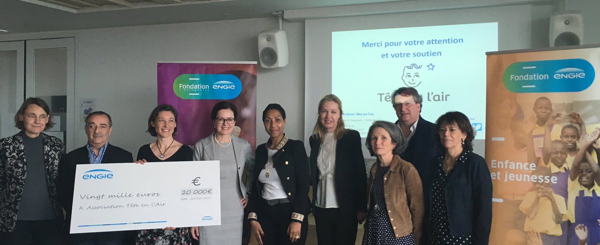 FondationEngie's tweet photo. Remise du prix par les collaborateurs @ENGIEgroup lauréats des #ENGIE Finance Awards 🏆 à l’association @asso_teteenlair pour son Programme d’information et d’actions sur l’hydrocéphalie #HydroApp https://t.co/UUshNIcYqo