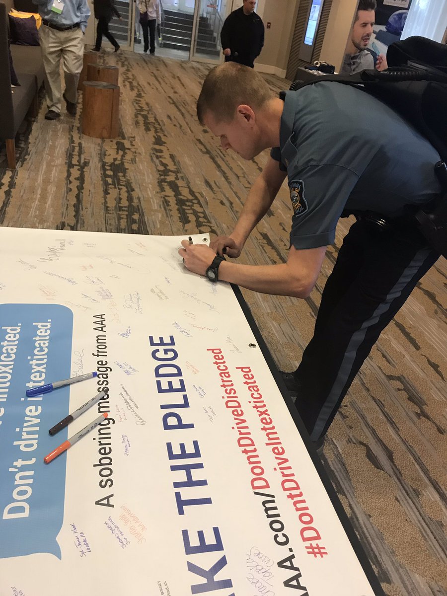 AAAKansasNews's tweet photo. Here at #TSCWichita, lots of people have signed our #DontDriveIntexticated pledge banner. You can take the pledge online at https://t.co/nMXhEOMGzP https://t.co/DFUc5QOBnR