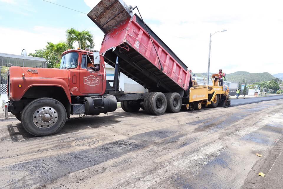 mayita_melendez's tweet photo. ¡Compromiso Cumplido! Hoy asfaltando en la Urbanización Las Delicias de Ponce. Seguimos trabajando para mejorar la calidad de vida de nuestra gente. #PonceSeTransforma #PonceEsDeTodos https://t.co/FVZhEzKWXn