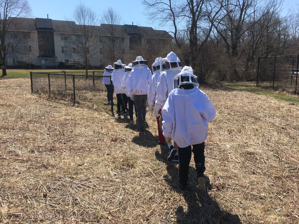 RCNJBeekeeping's tweet photo. It was a beautiful day for our first hive visit with the club of the spring semester! #RamapoBeekeeping #SpringHasSprung https://t.co/DCcEOVA62V