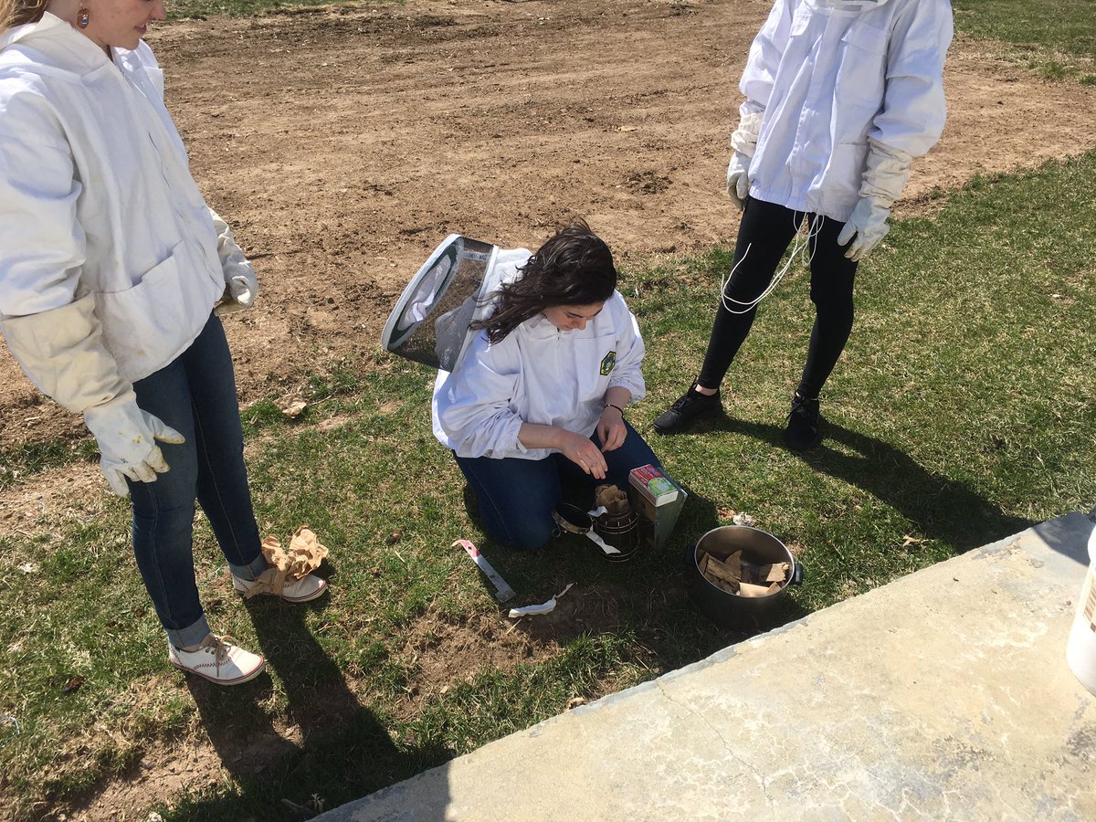 RCNJBeekeeping's tweet photo. It was a beautiful day for our first hive visit with the club of the spring semester! #RamapoBeekeeping #SpringHasSprung https://t.co/DCcEOVA62V