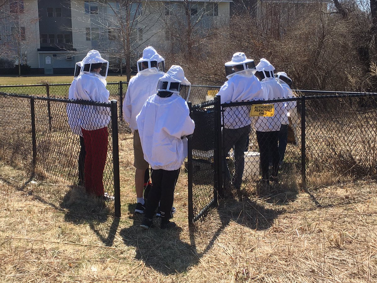 RCNJBeekeeping's tweet photo. It was a beautiful day for our first hive visit with the club of the spring semester! #RamapoBeekeeping #SpringHasSprung https://t.co/DCcEOVA62V