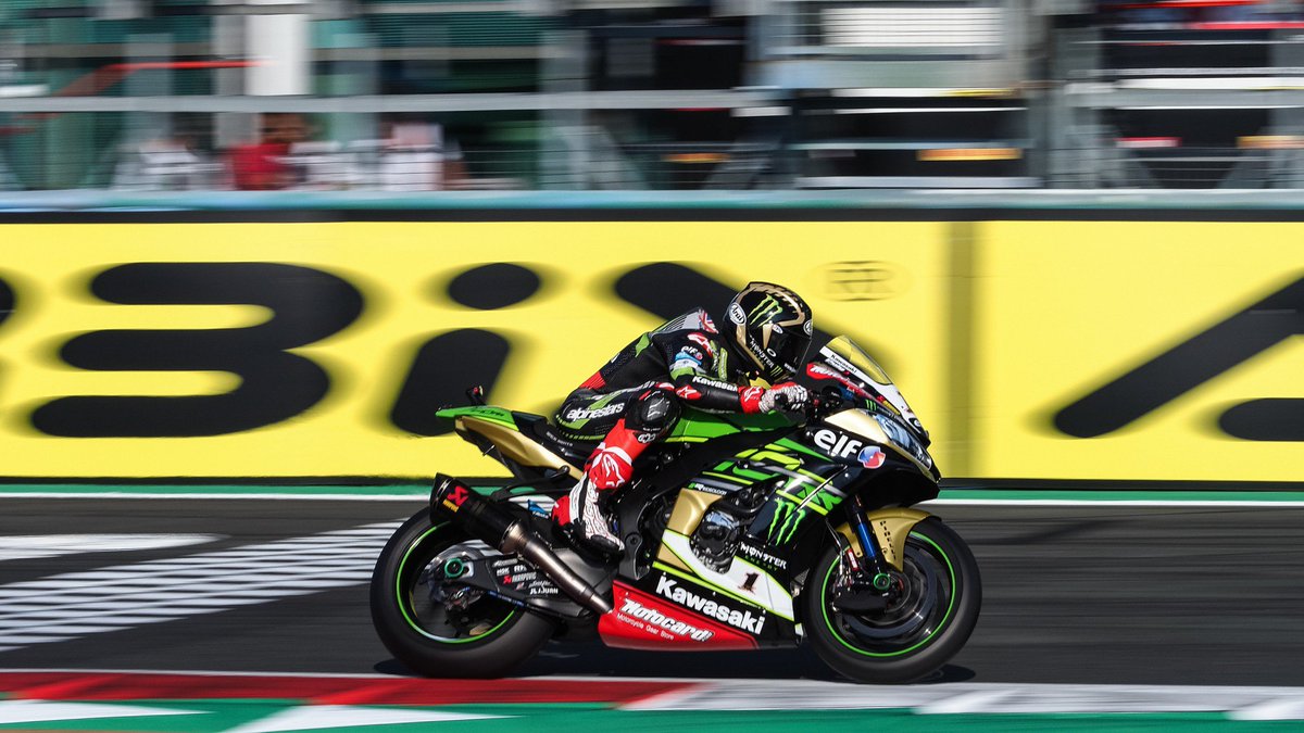 Motosan_es's tweet photo. Esta vez ha sido difícil, ¿eh? #TrivialGP ✊🏼 El piloto es Jonathan Rea, cuatro veces campeón de #WorldSBK. 🏆 ¡Esta semana tenemos carreras en Aragón! 🏁 https://t.co/VcIVSHEAd8