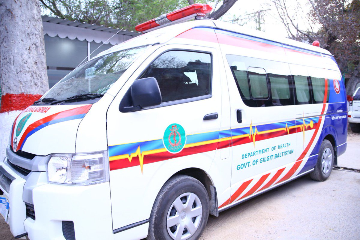 DYRUpdates's tweet photo. Minister of Health @Dr_YasminRashid  &amp; Secretary P&amp;SHD handed over 11 Ambulances, 7 PCR Analyzers &amp; 9 Hematology machines &amp; other equipment worth 200 million to Governor Gilgit Baltistan in a graceful ceremony today. https://t.co/O1EDWo2p8Z