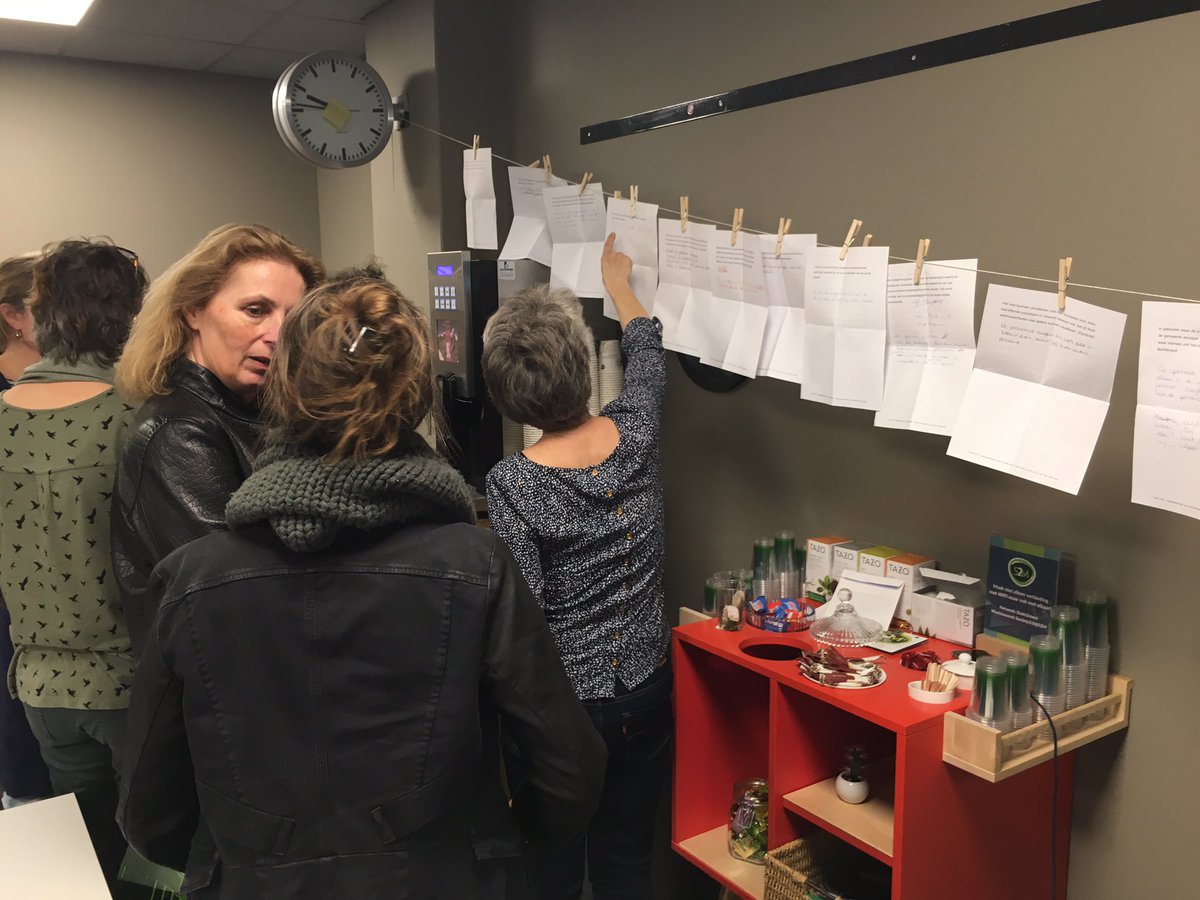 Marianneka's tweet photo. Túúrlijk, wij kunnen wel #begrijpelijketaal schrijven... #KringUCK en #Tekstnet oefenen met draken van zinnen van gemeente en andere organisaties. Best lastig! https://t.co/2r0JMXNUgw