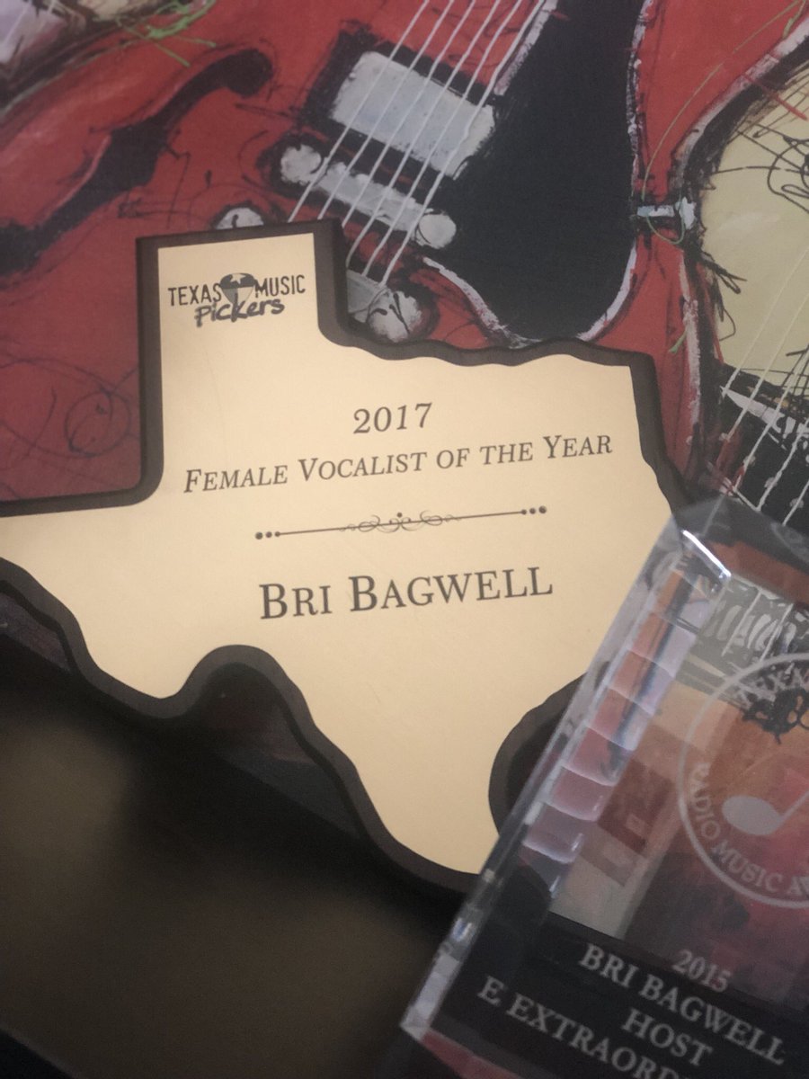 BriBagwell's tweet photo. Happy to announce that I get another one of these as the 2018 @TxMusicPickers Female Vocalist of the Year! Thank y’all so much for voting and let’s celebrate at TKO’s in Shiner tonight at 8pm! ❤️😢🤘🏼🎸 https://t.co/fYCWa1cOLo