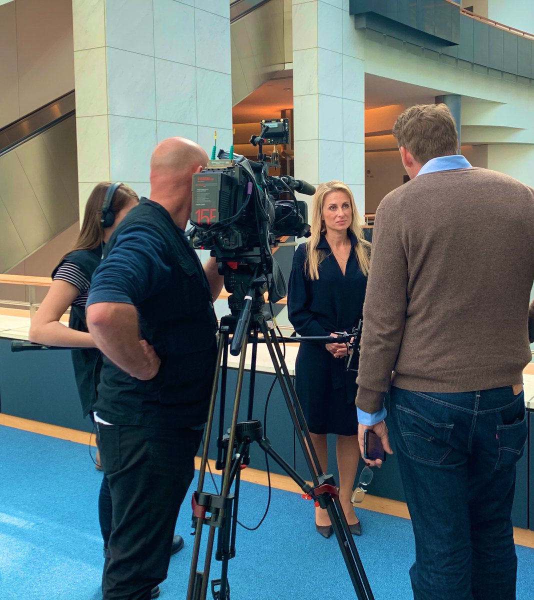 charanzova's tweet photo. In just 1 month, excessive long distance call prices will be a thing of the past within the EU.
Discussing the benefits of #intraunioncalls and #reverse112 we achieved in the new #TelecomsCode https://t.co/tTm7GEsQUv